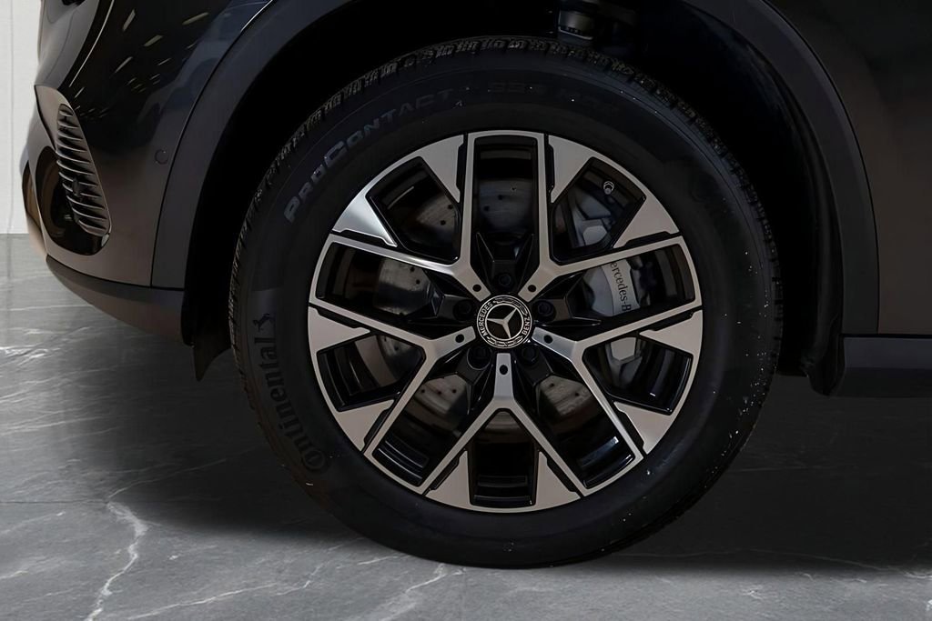 Used 2025 Mercedes-Benz GLC 350e 4MATIC w/ Driver Assistance Package image 45