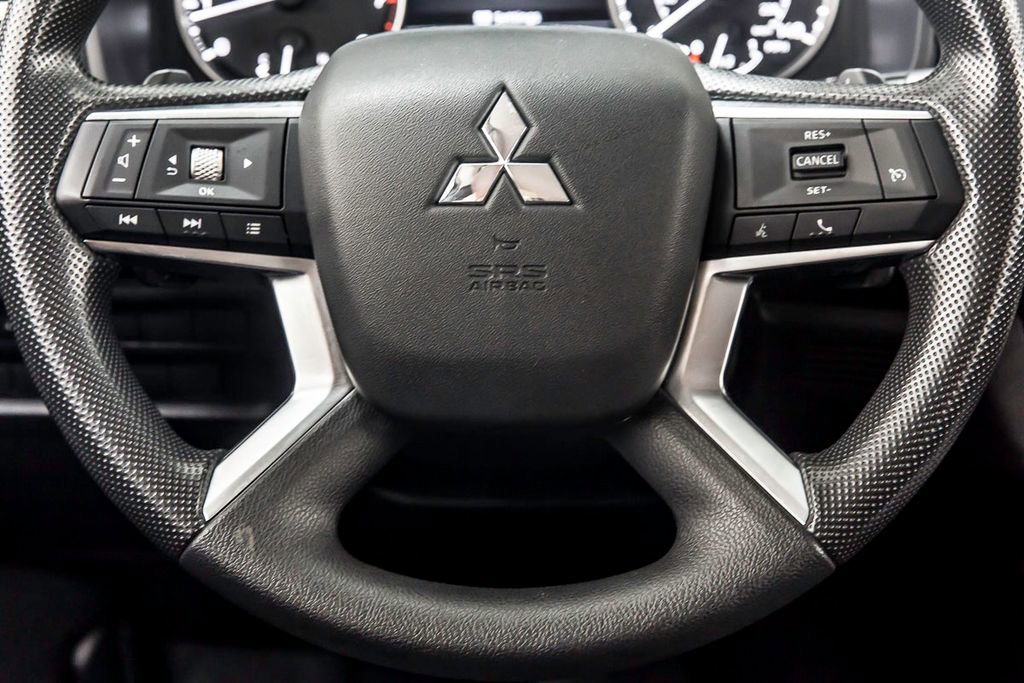 Used 2024 Mitsubishi Outlander ES image 23