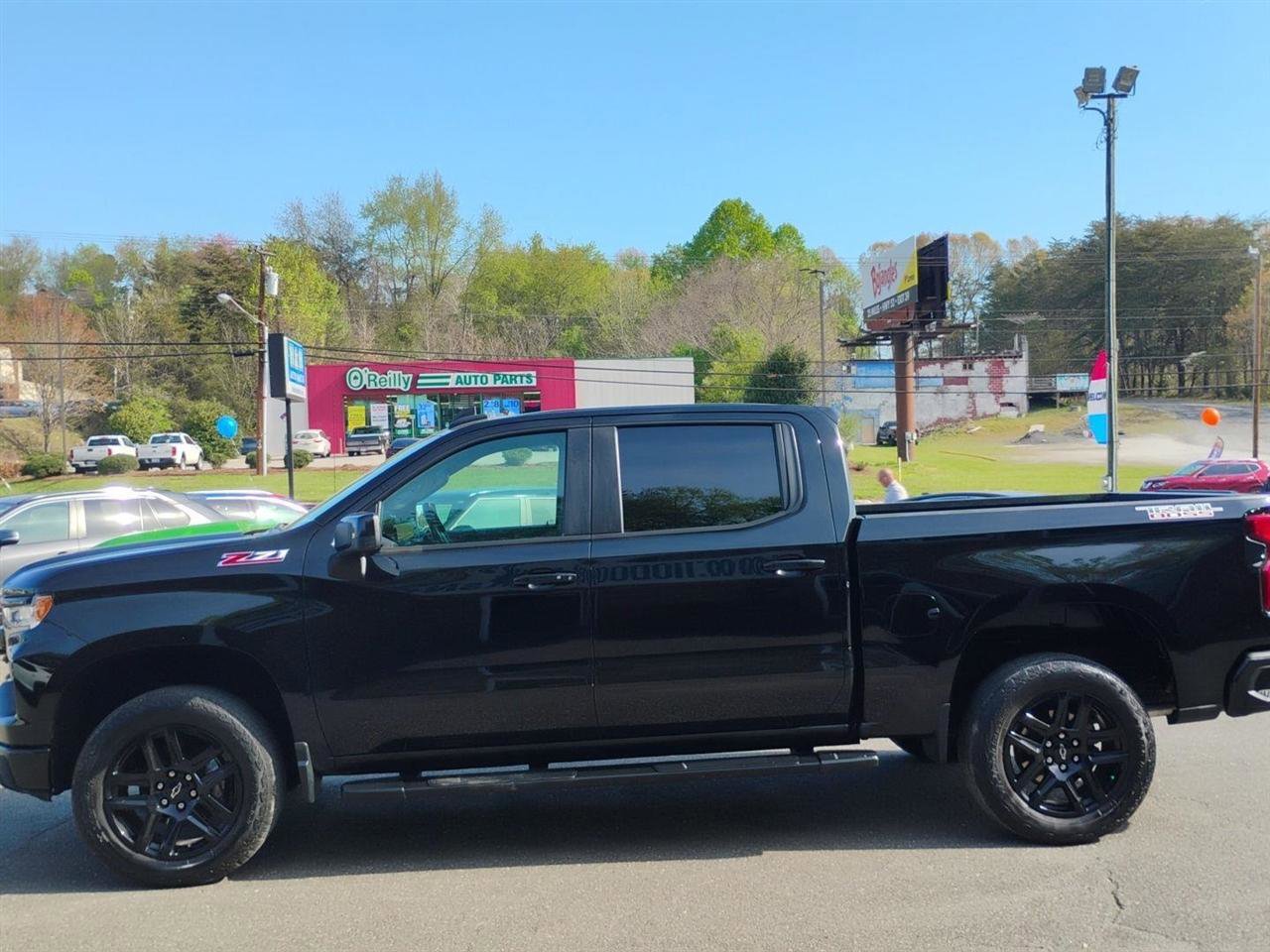 Used 2024 Chevrolet Silverado 1500 LT Trail Boss w/ Convenience Package II AWD/4WD image 8