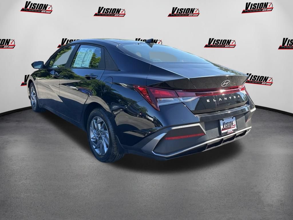 Certified 2024 Hyundai Elantra SEL FWD image 3