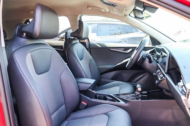 Certified 2025 Kia Niro EX FWD image 17