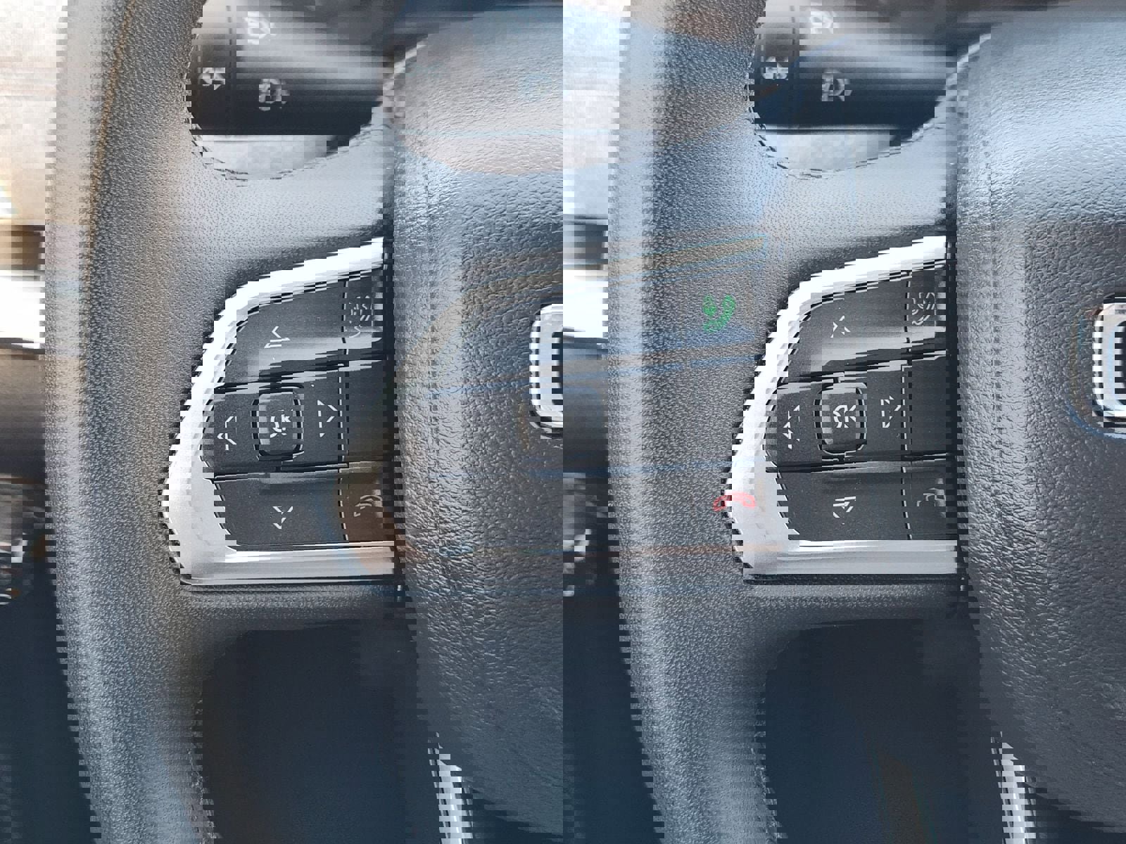 Used 2024 Jeep Compass Latitude w/ Sun and Sound Group image 38