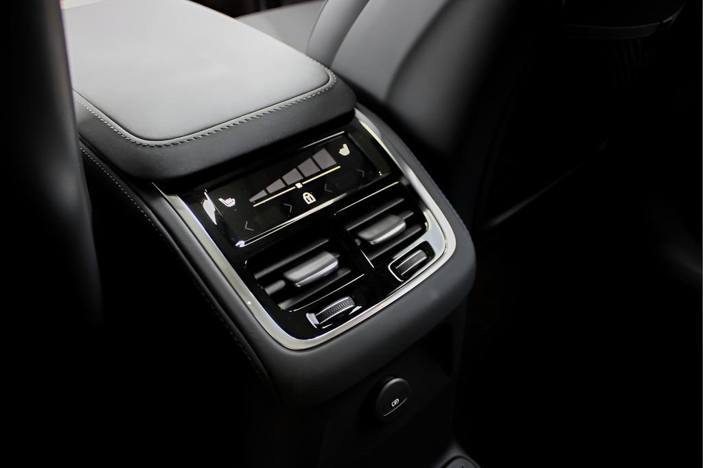 New 2025 Volvo XC90 T8 Plus w/ Protection Package Premier image 30