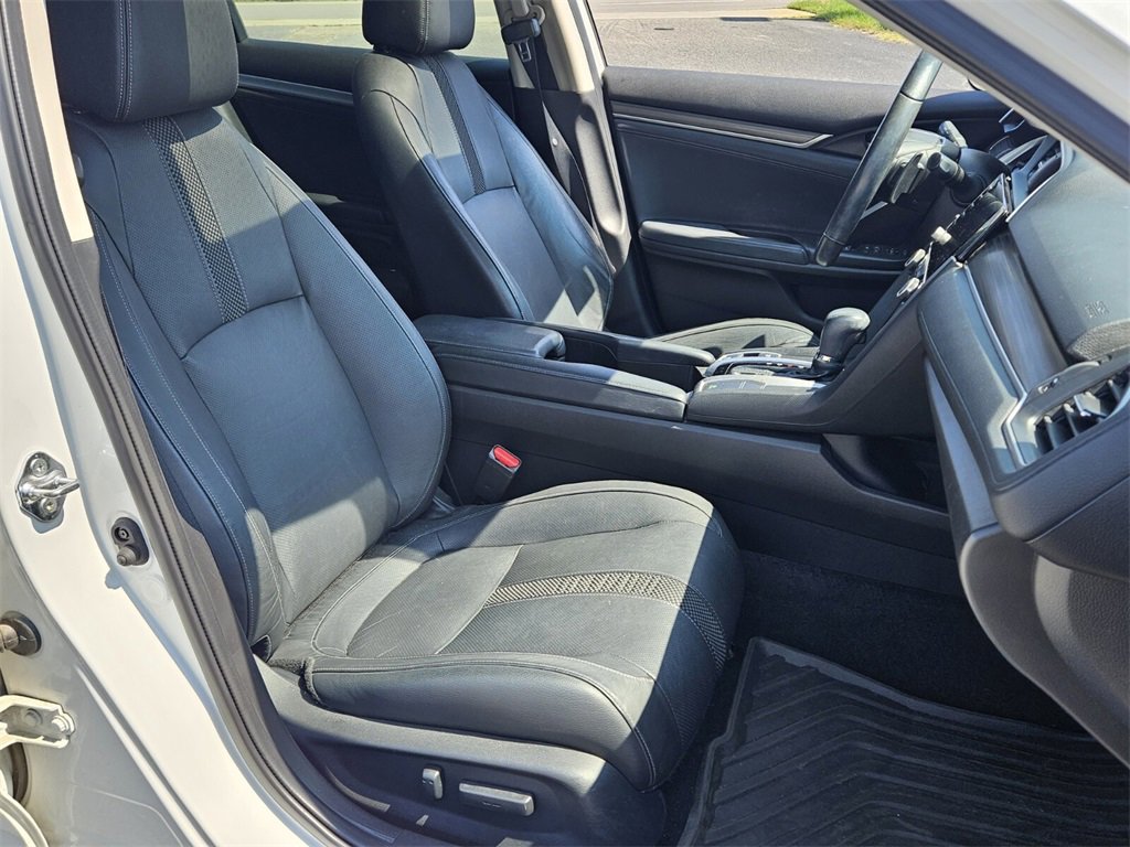 Used 2019 Honda Civic Touring image 15