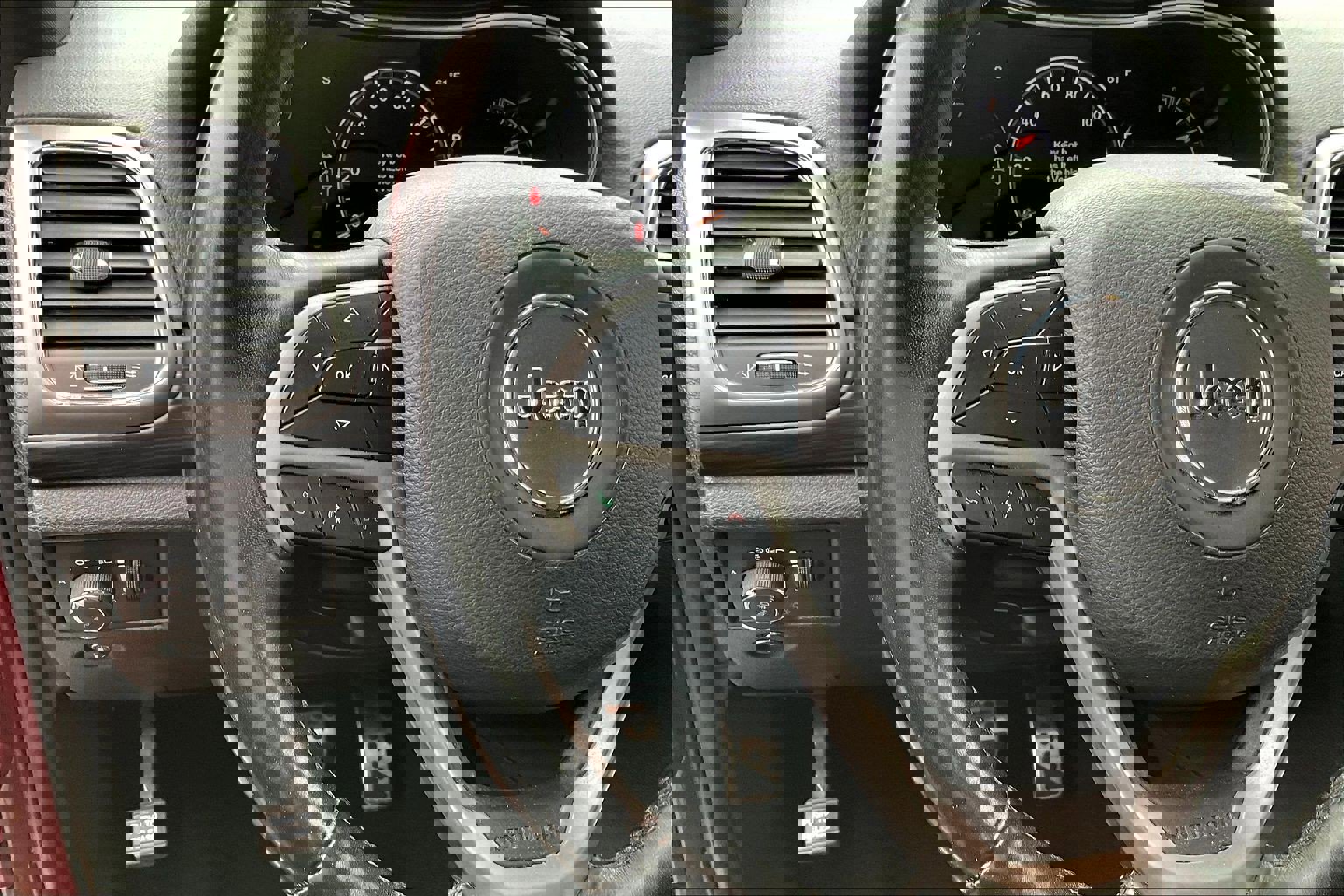 Used 2021 Jeep Grand Cherokee Laredo w/ Security & Convenience Group image 12