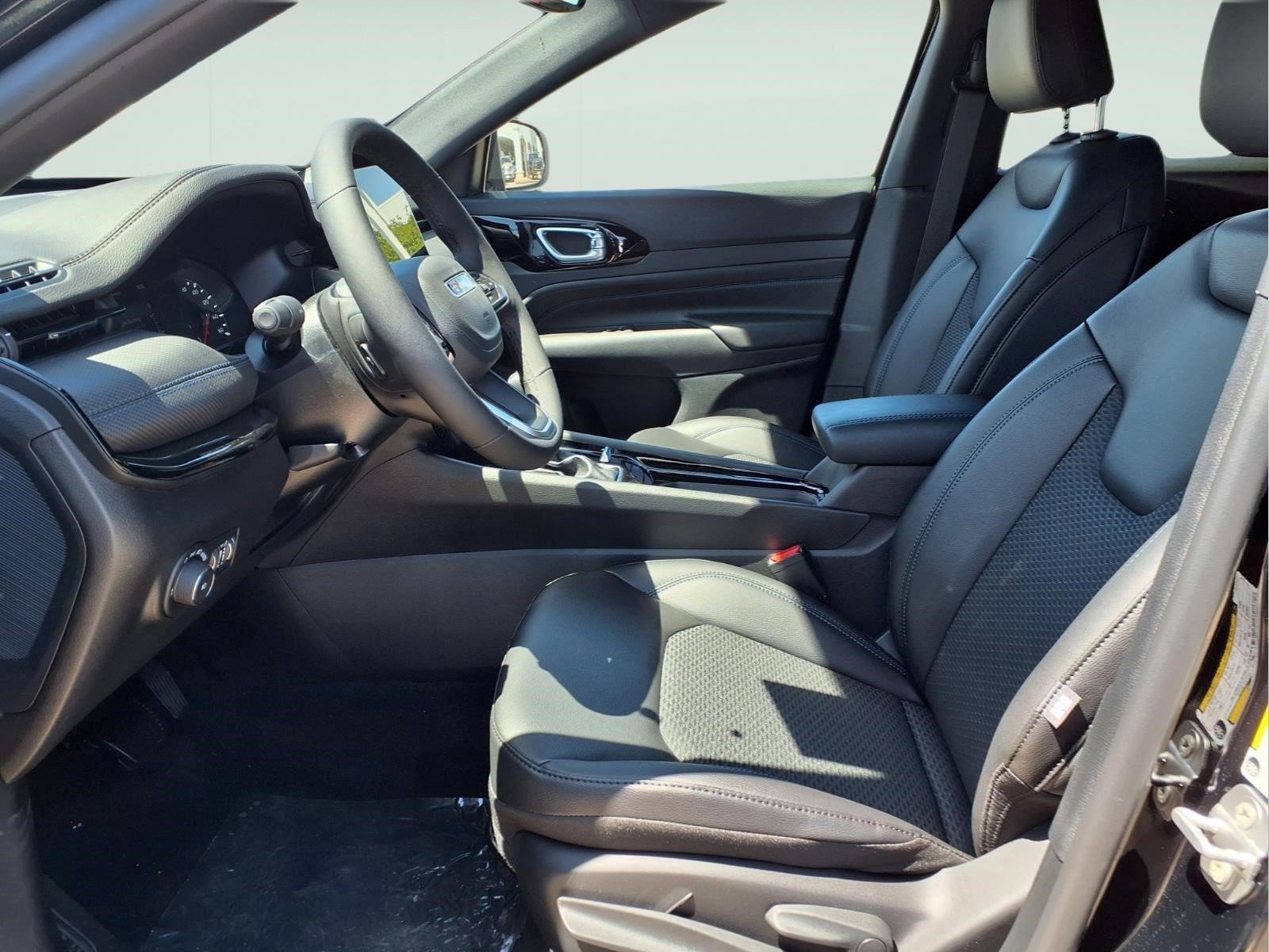 New 2026 Jeep Compass Latitude image 10