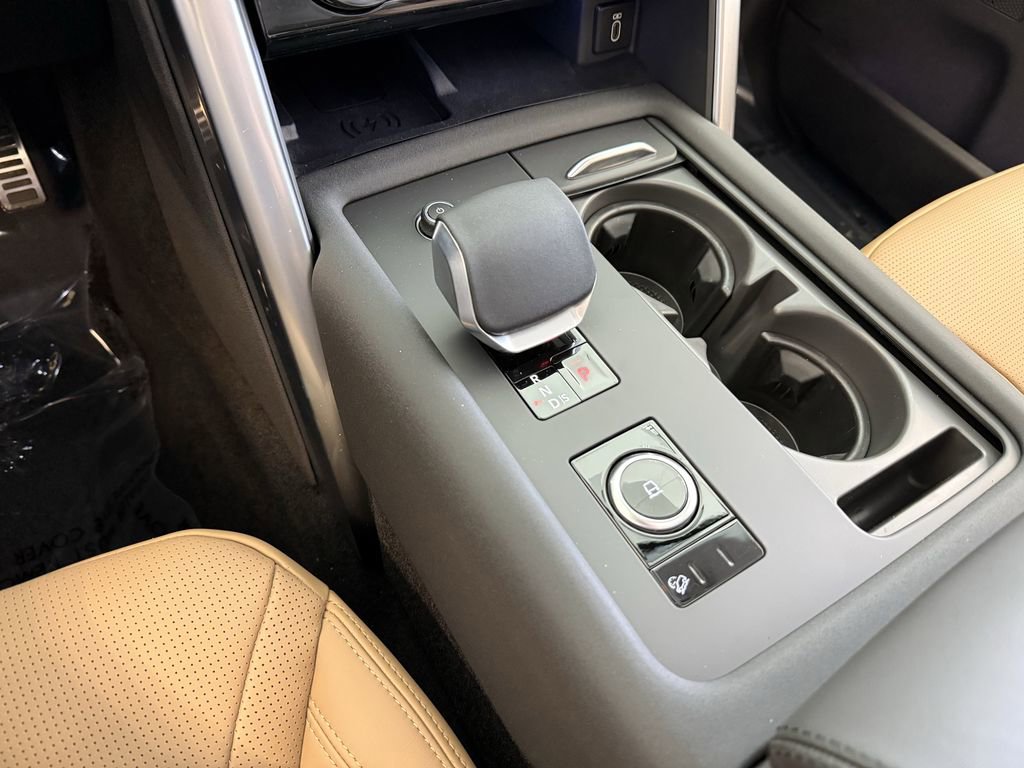 New 2026 Land Rover Discovery Limited Edition AWD/4WD image 24