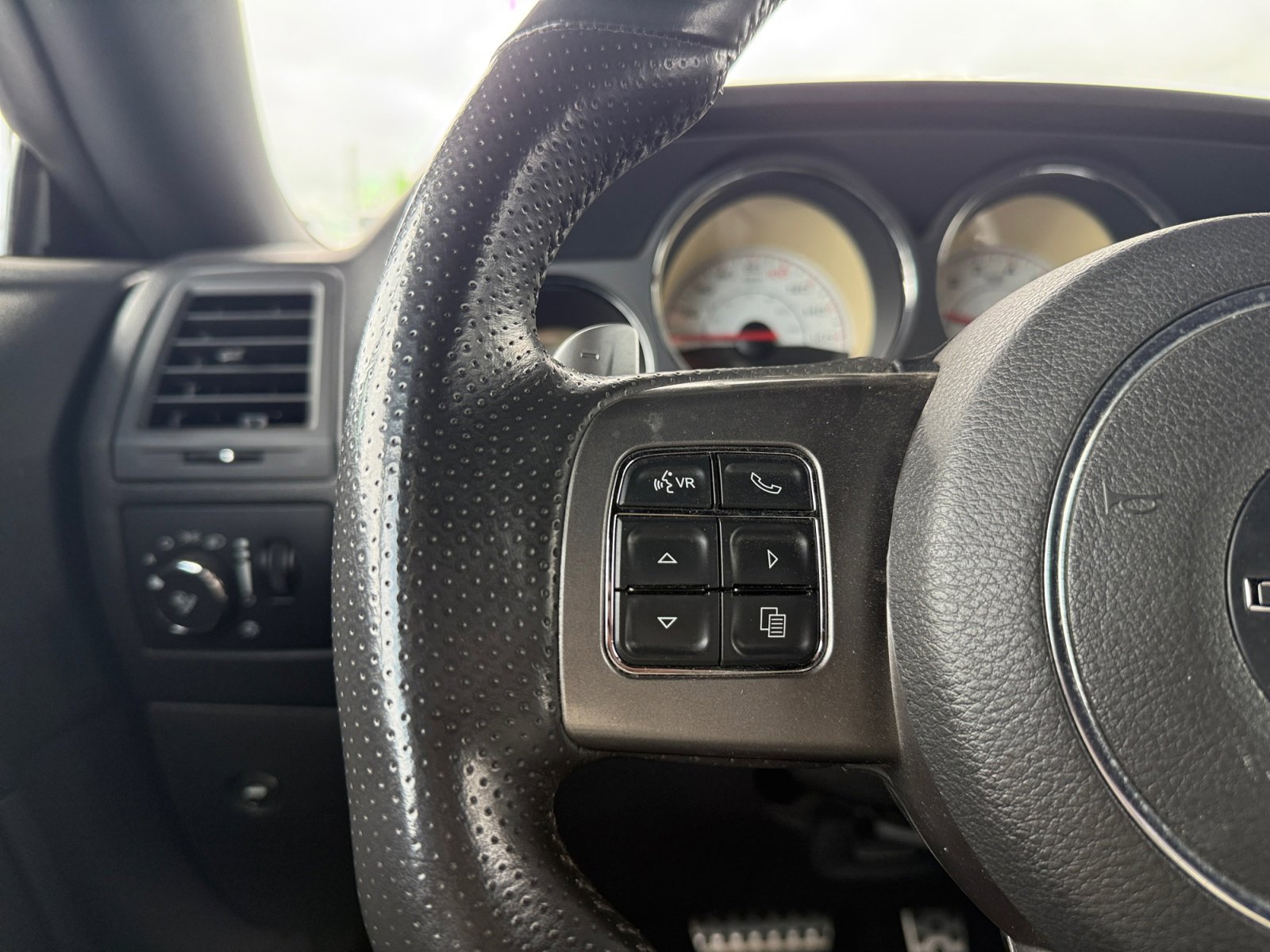 Used 2014 Dodge Challenger R/T image 17