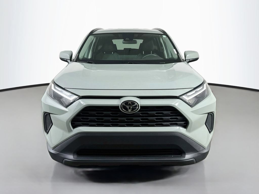 Used 2022 Toyota RAV4 XLE FWD image 2
