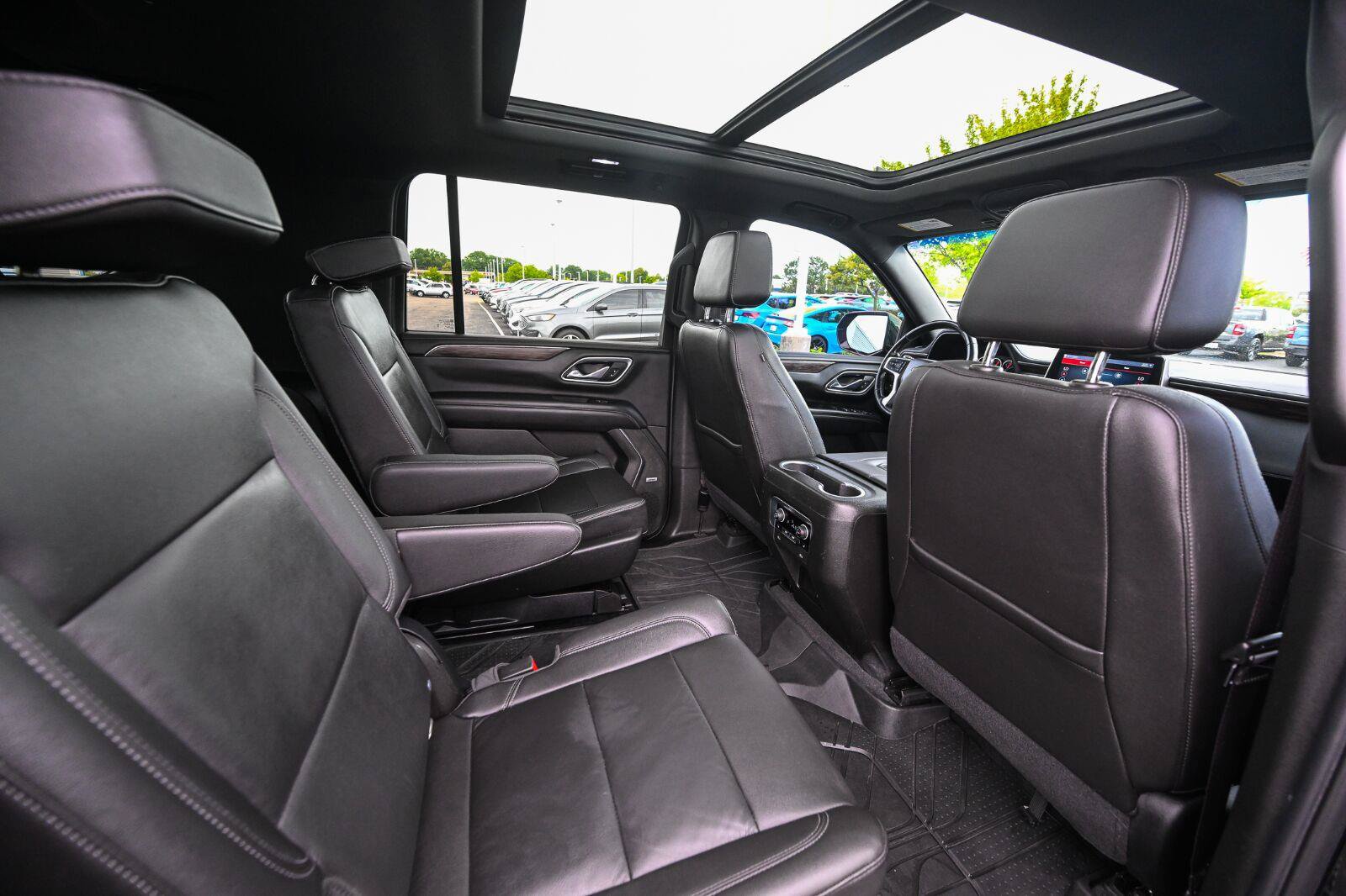 Used 2021 Chevrolet Suburban Z71 w/ Z71 Signature Package AWD/4WD image 30