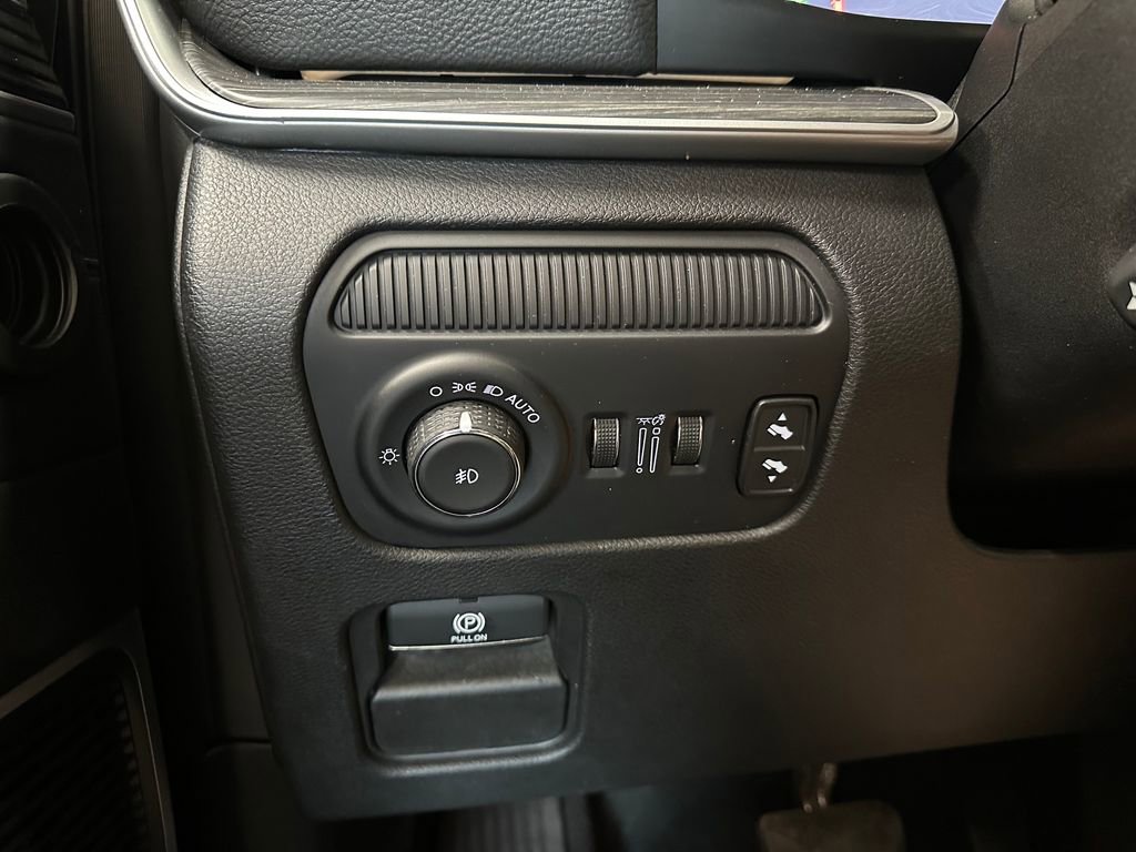 Certified 2024 Jeep Wagoneer Series II AWD/4WD image 20