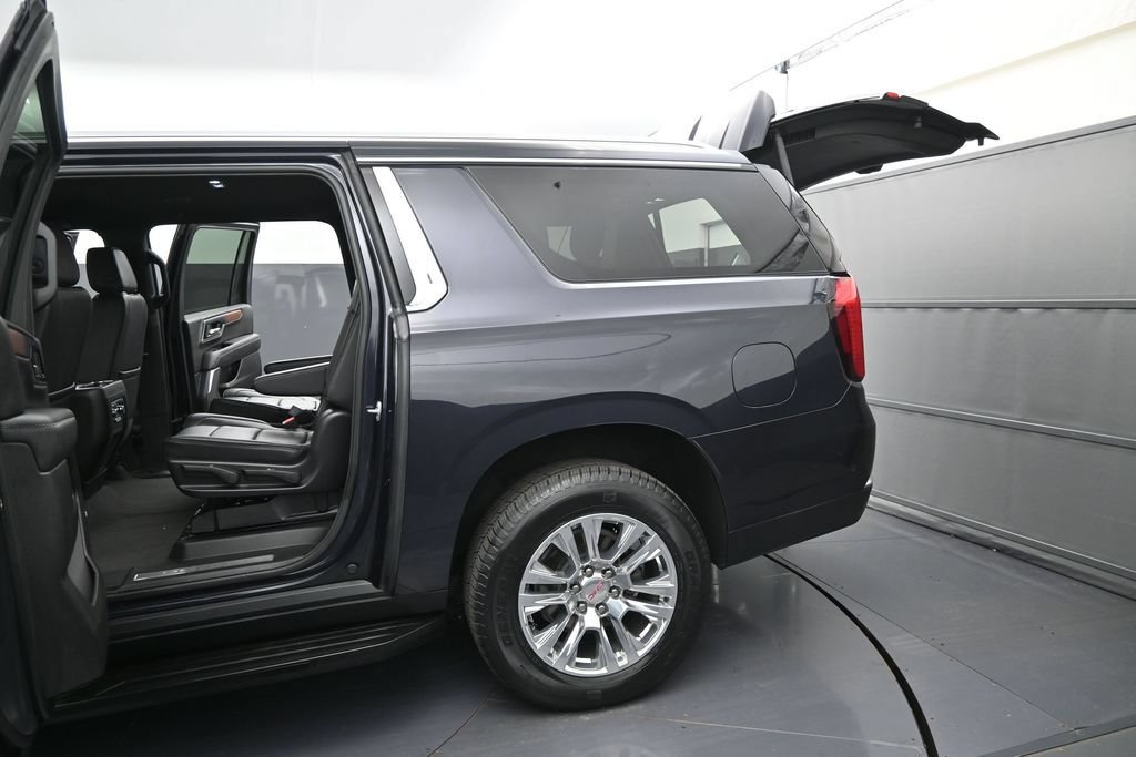 Used 2025 GMC Yukon XL Denali AWD/4WD image 12