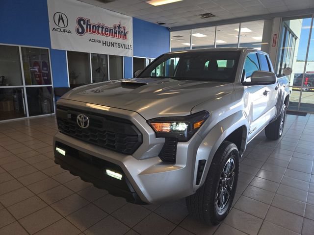 Used 2025 Toyota Tacoma TRD Sport AWD/4WD image 1