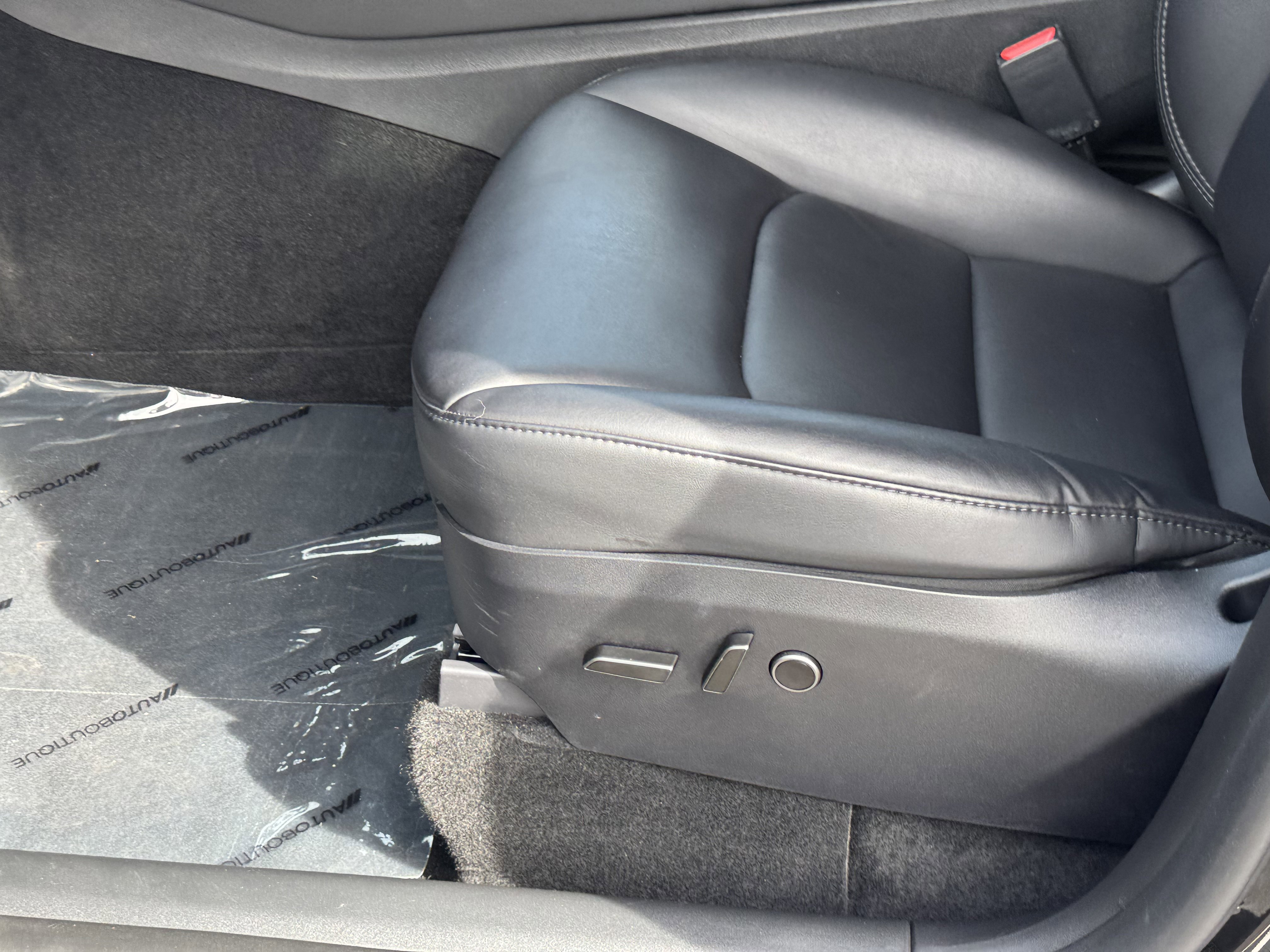 Used 2024 Tesla Model Y 2WD image 32