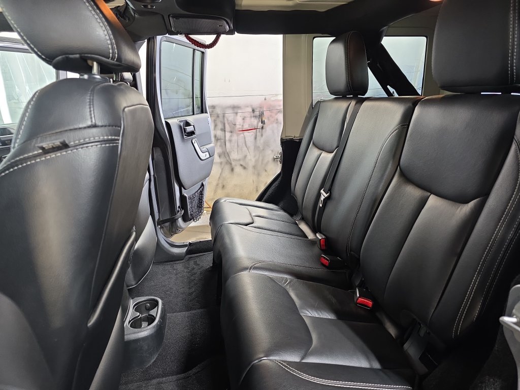 Used 2016 Jeep Wrangler Unlimited Rubicon AWD/4WD image 16