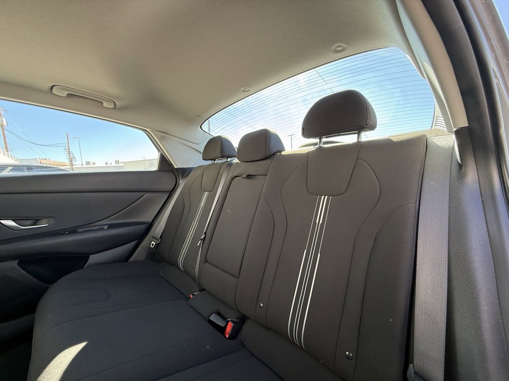 Used 2022 Hyundai Elantra SEL w/ Convenience + Premium Package image 7