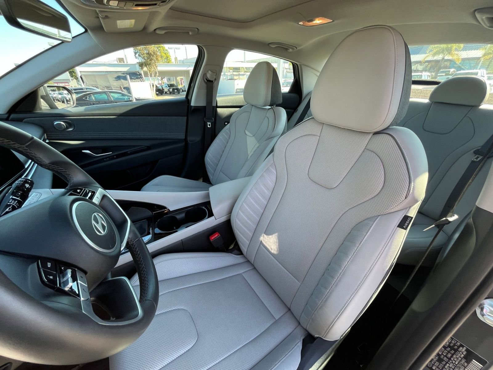 Used 2025 Hyundai Elantra Limited image 37