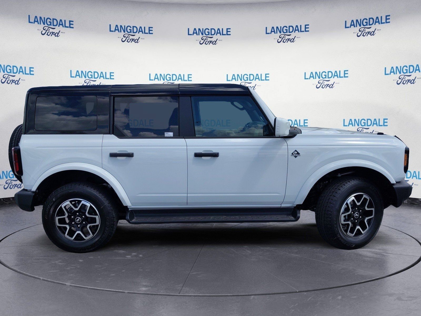 New 2026 Ford Bronco Outer Banks AWD/4WD image 3