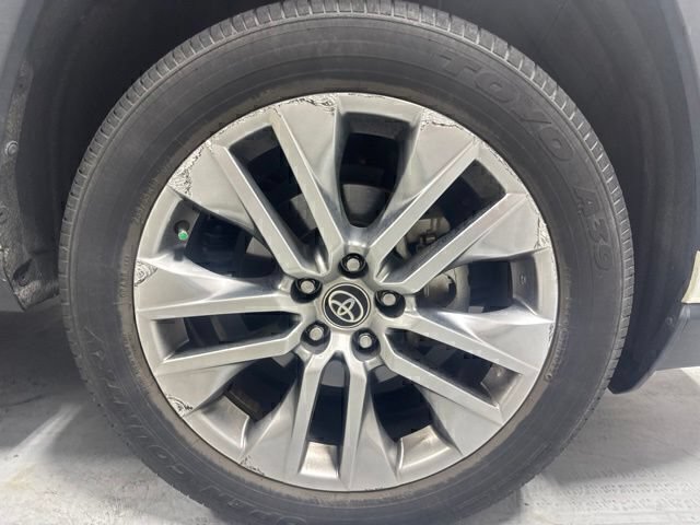 Used 2022 Toyota RAV4 XLE Premium FWD image 4