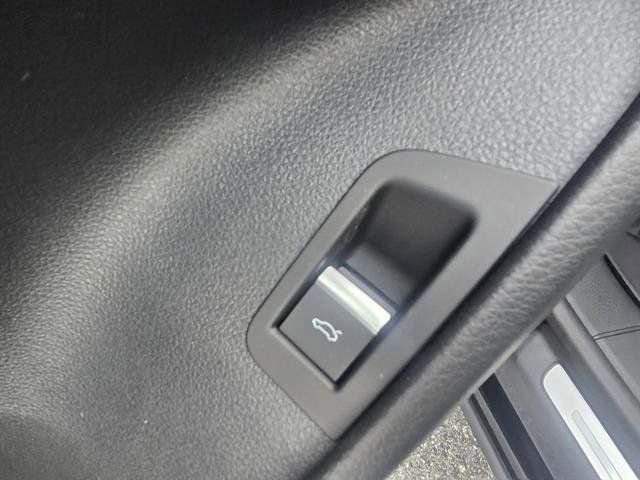 Used 2025 Audi Q8 Prestige w/ Prestige Package image 26