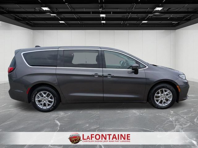 Certified 2023 Chrysler Pacifica Touring-L image 6