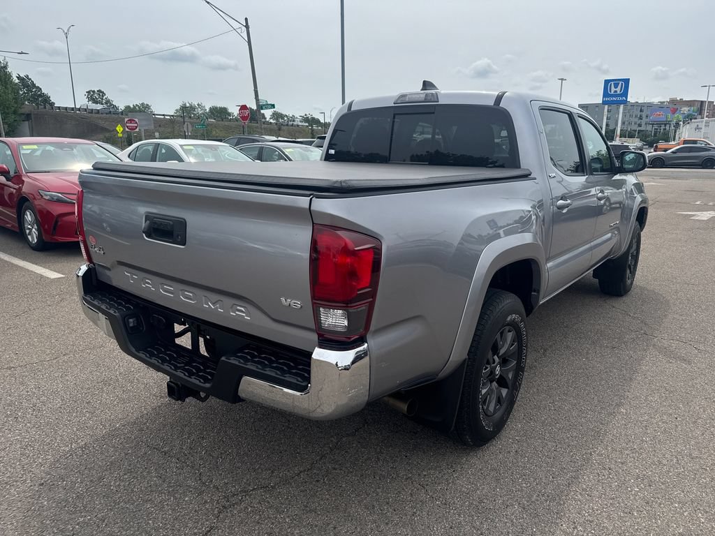 Used 2020 Toyota Tacoma SR5 AWD/4WD image 8
