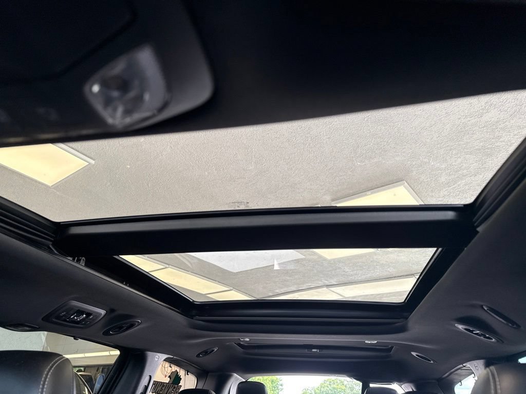 Used 2019 Chrysler Pacifica Limited w/ Advanced Safetytec Group FWD image 28