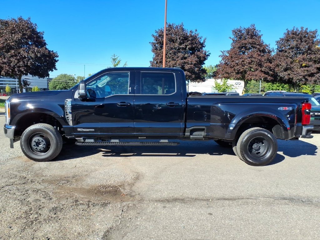 Used 2026 Ford F350 XLT w/ XLT Premium Package AWD/4WD image 2