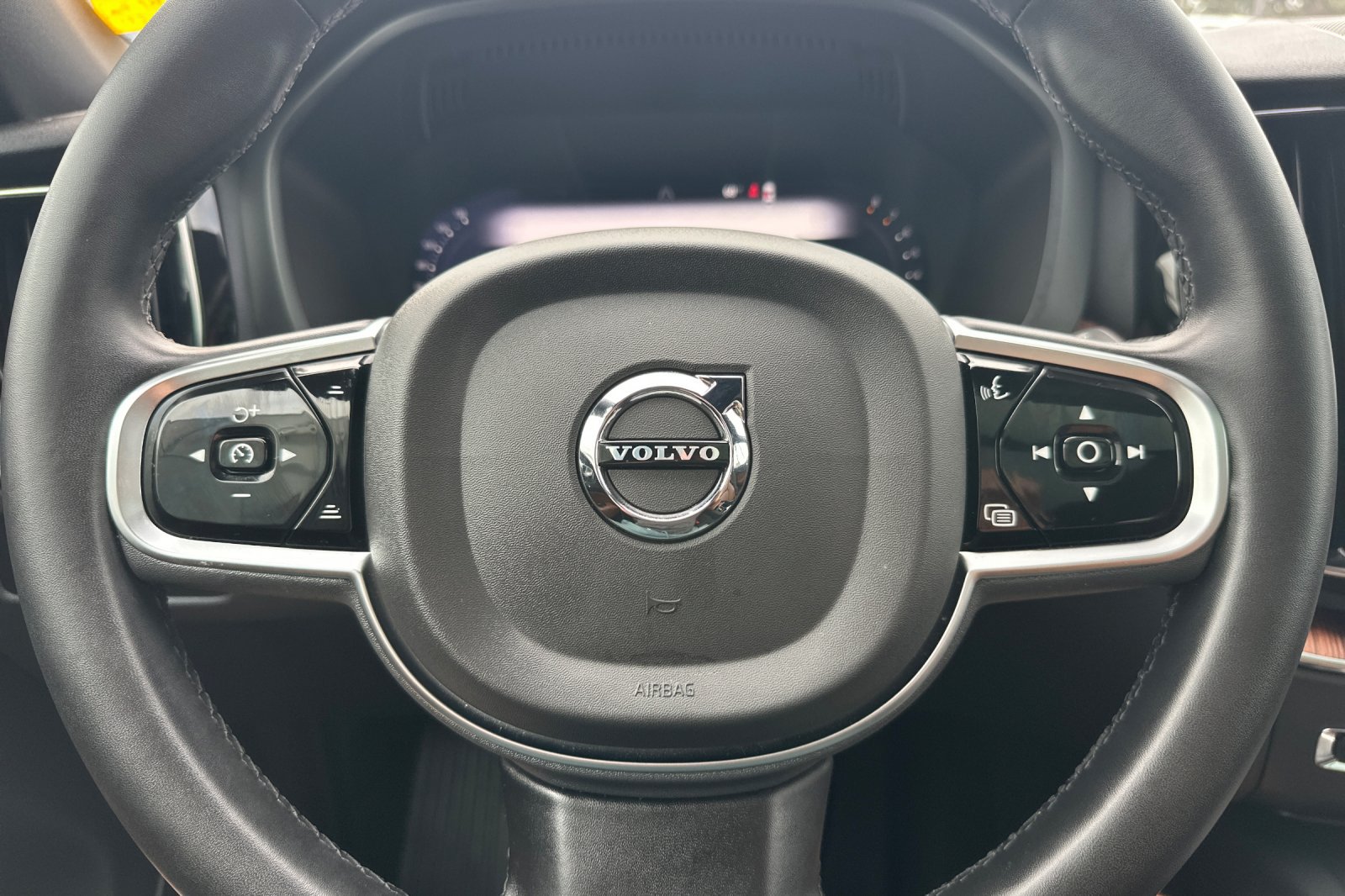 Used 2023 Volvo XC60 B5 Plus w/ Climate Package FWD image 27