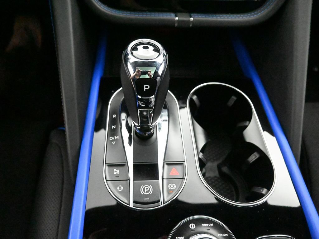 Used 2025 Bentley Bentayga image 52