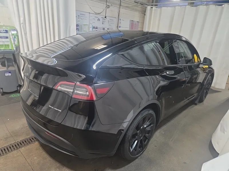 Used 2022 Tesla Model Y Long Range AWD/4WD image 2