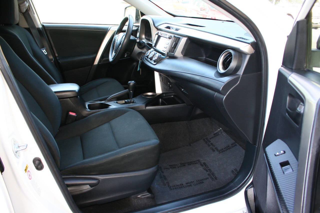 Used 2014 Toyota RAV4 LE AWD/4WD image 25