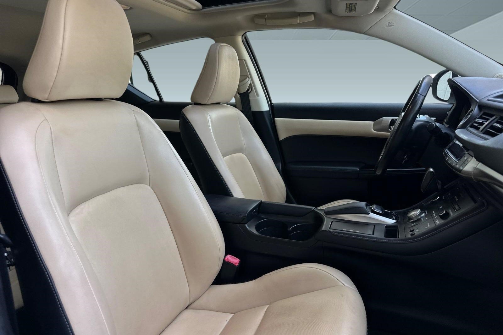 Used 2014 Lexus CT 200h FWD image 26