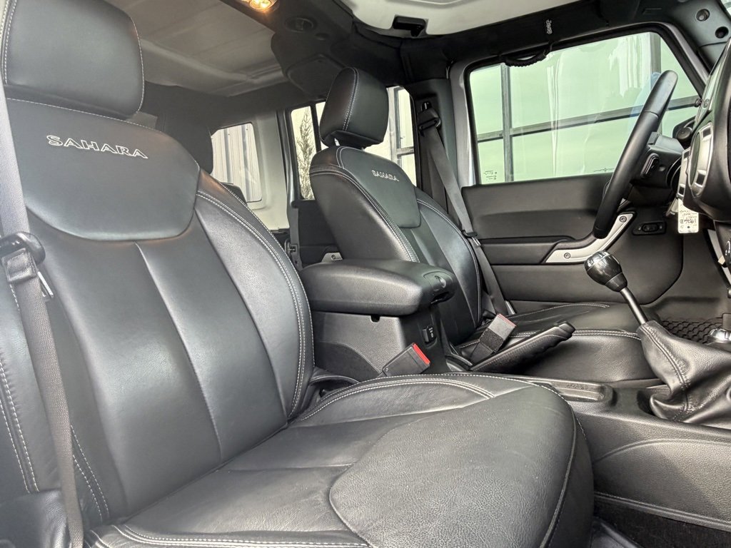 Used 2017 Jeep Wrangler Unlimited Sahara w/ Max Tow Package image 18