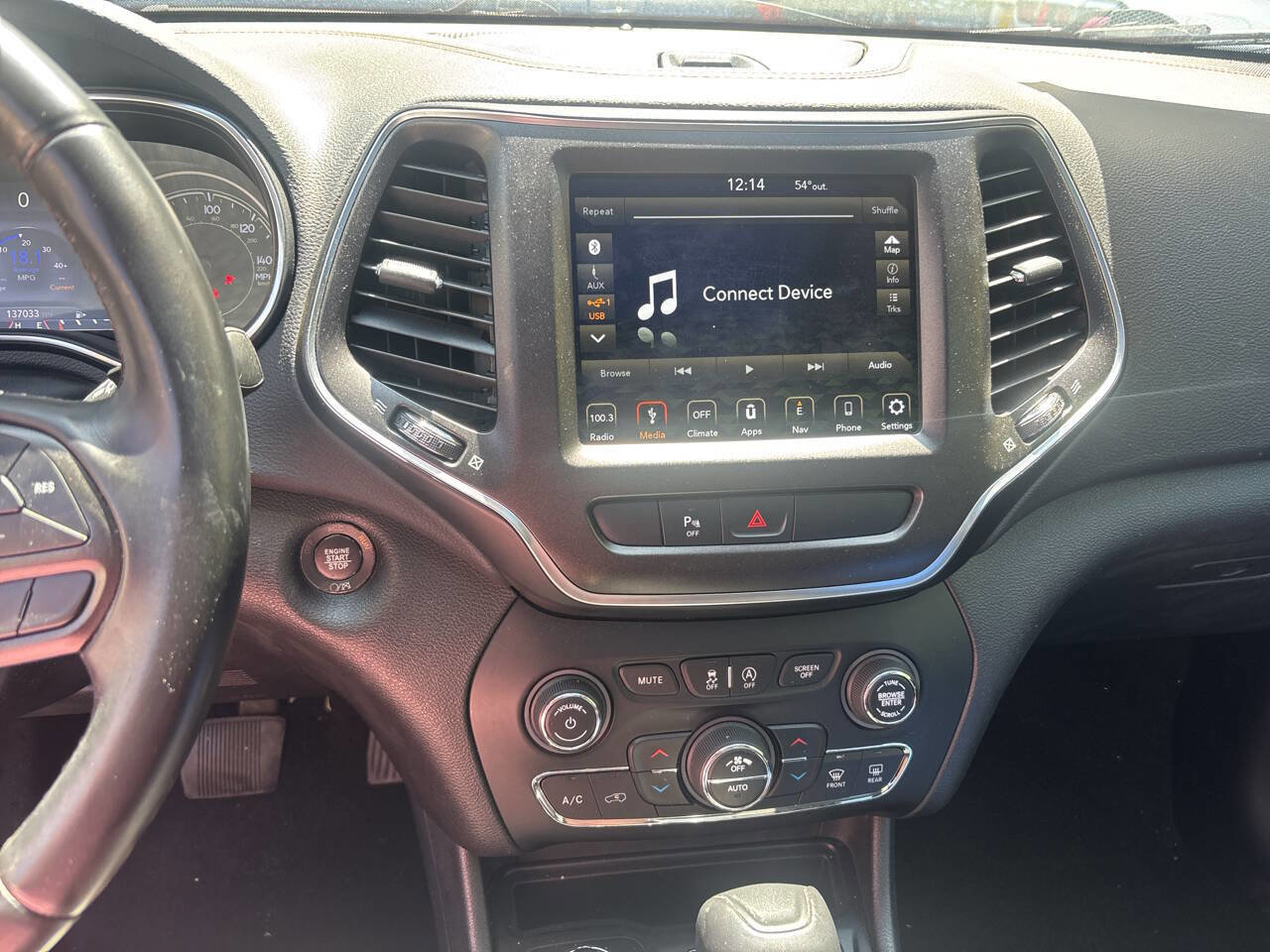 Used 2019 Jeep Cherokee Trailhawk w/ Comfort/Convenience Group AWD/4WD image 11