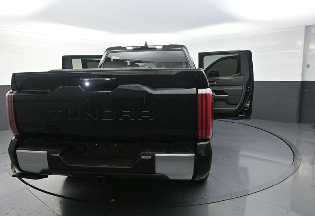 Used 2025 Toyota Tundra Limited AWD/4WD image 35