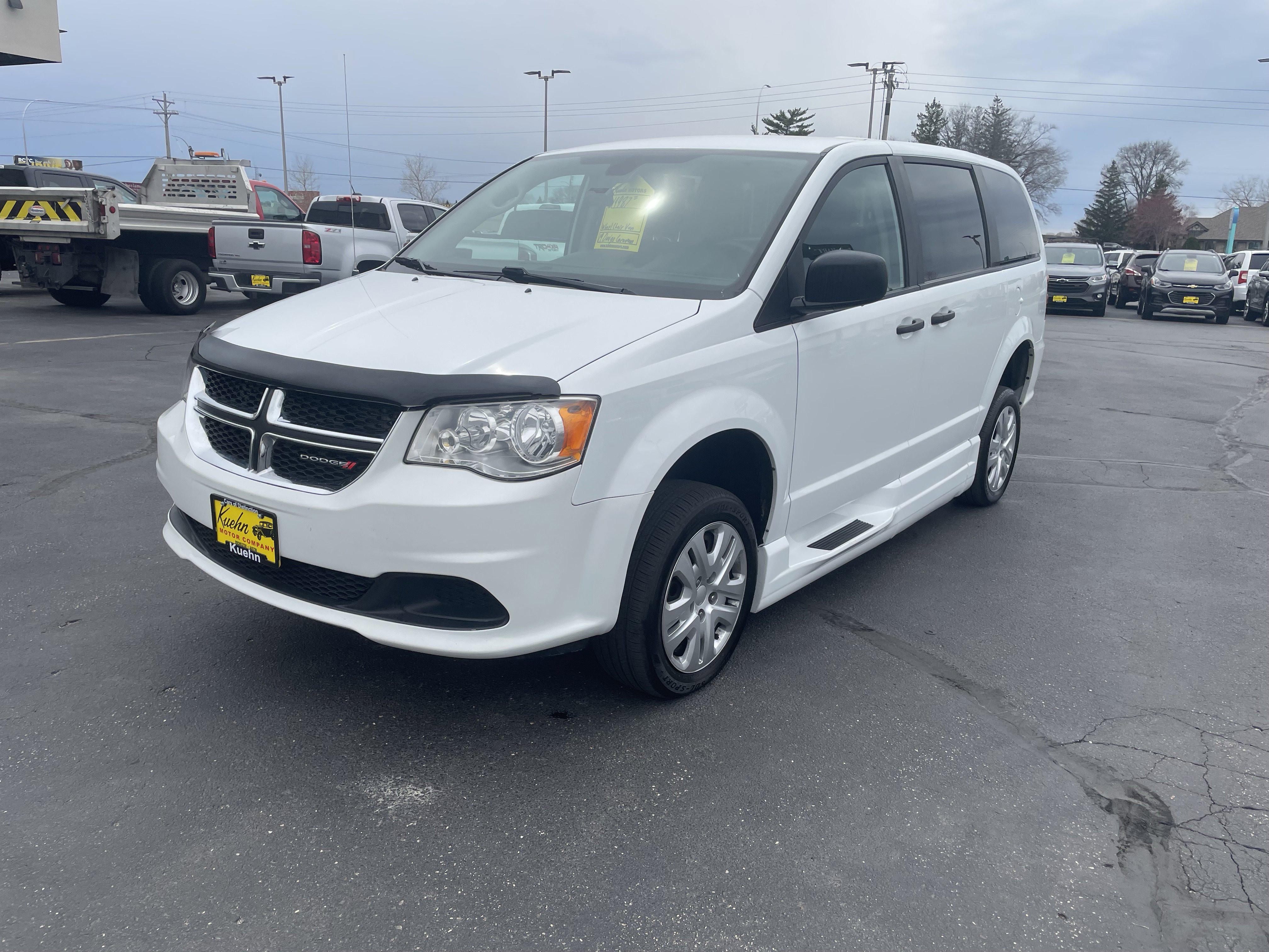 Used 2019 Dodge Grand Caravan SE FWD image 4