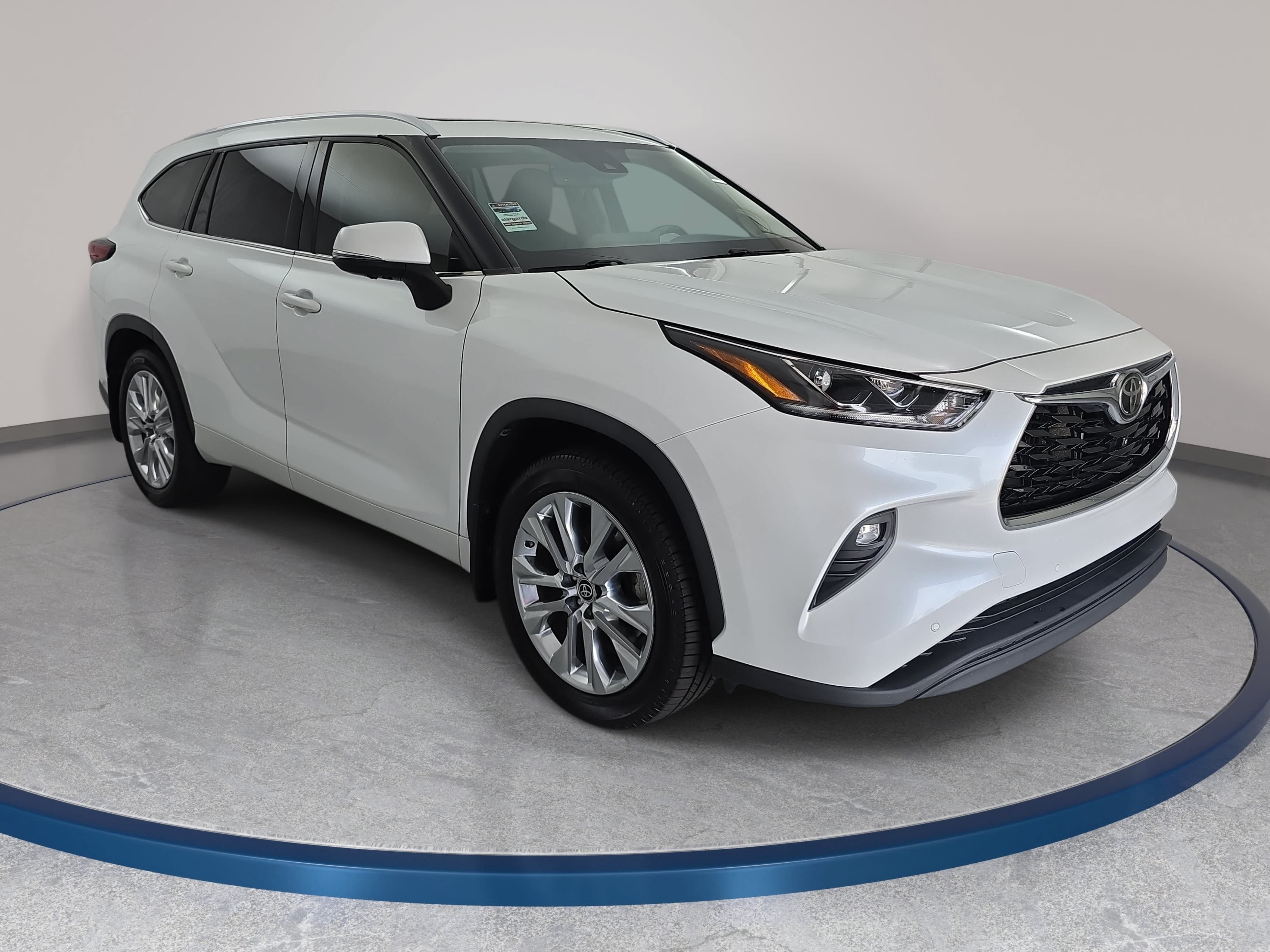 Used 2023 Toyota Highlander Limited FWD image 3