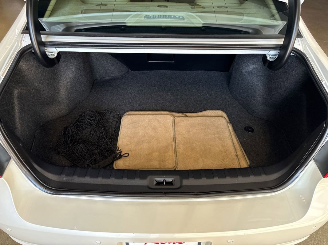 Used 2011 Buick Lucerne CXL image 97