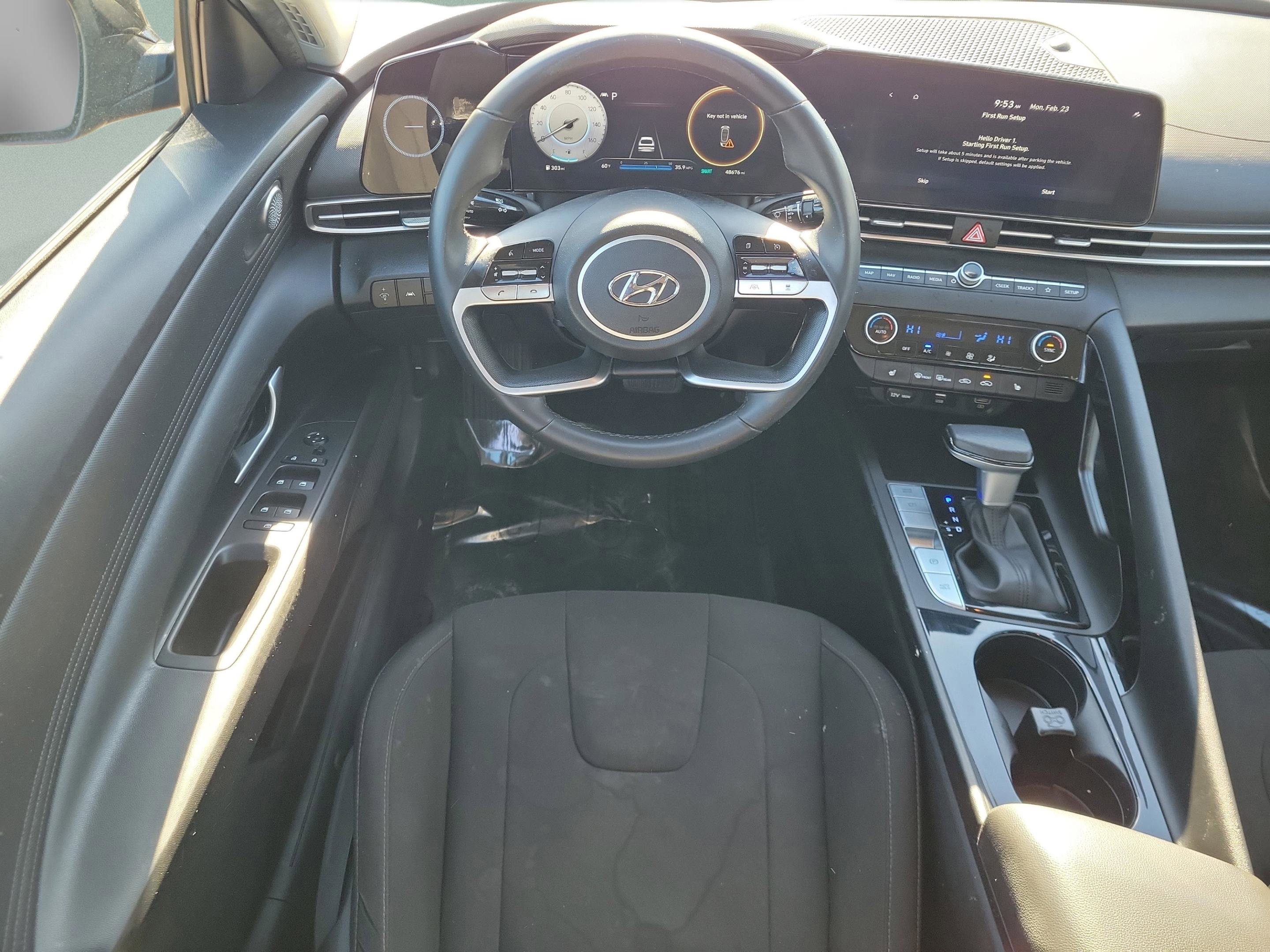 Used 2023 Hyundai Elantra SEL w/ Convenience Package image 9