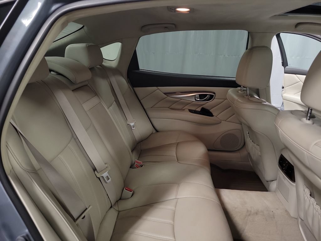 Used 2017 INFINITI Q70 L 3.7 AWD/4WD image 21