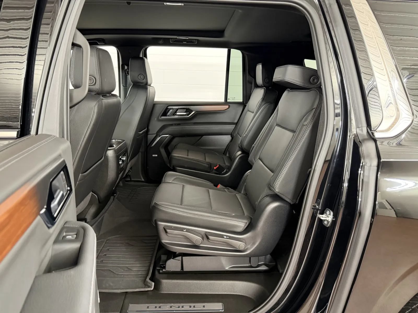 Used 2026 GMC Yukon XL Denali w/ Sun & Power Step Package AWD/4WD image 34