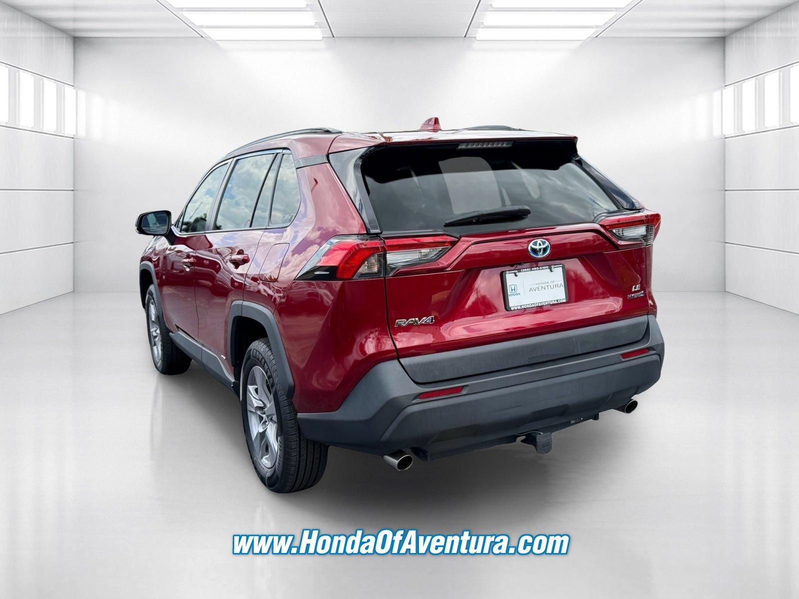 Used 2024 Toyota RAV4 LE AWD/4WD image 4