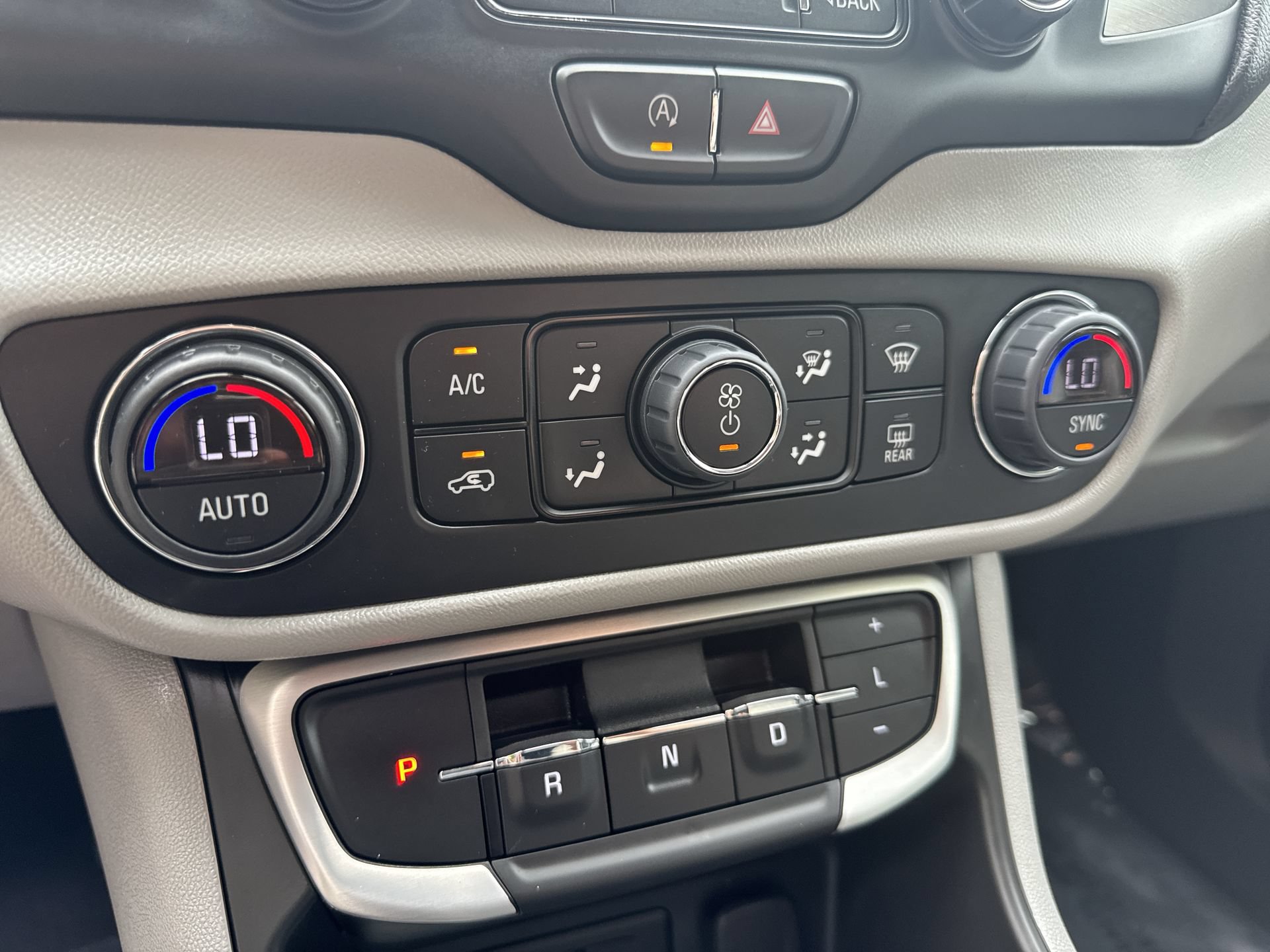 Used 2022 GMC Terrain SLT AWD/4WD image 17