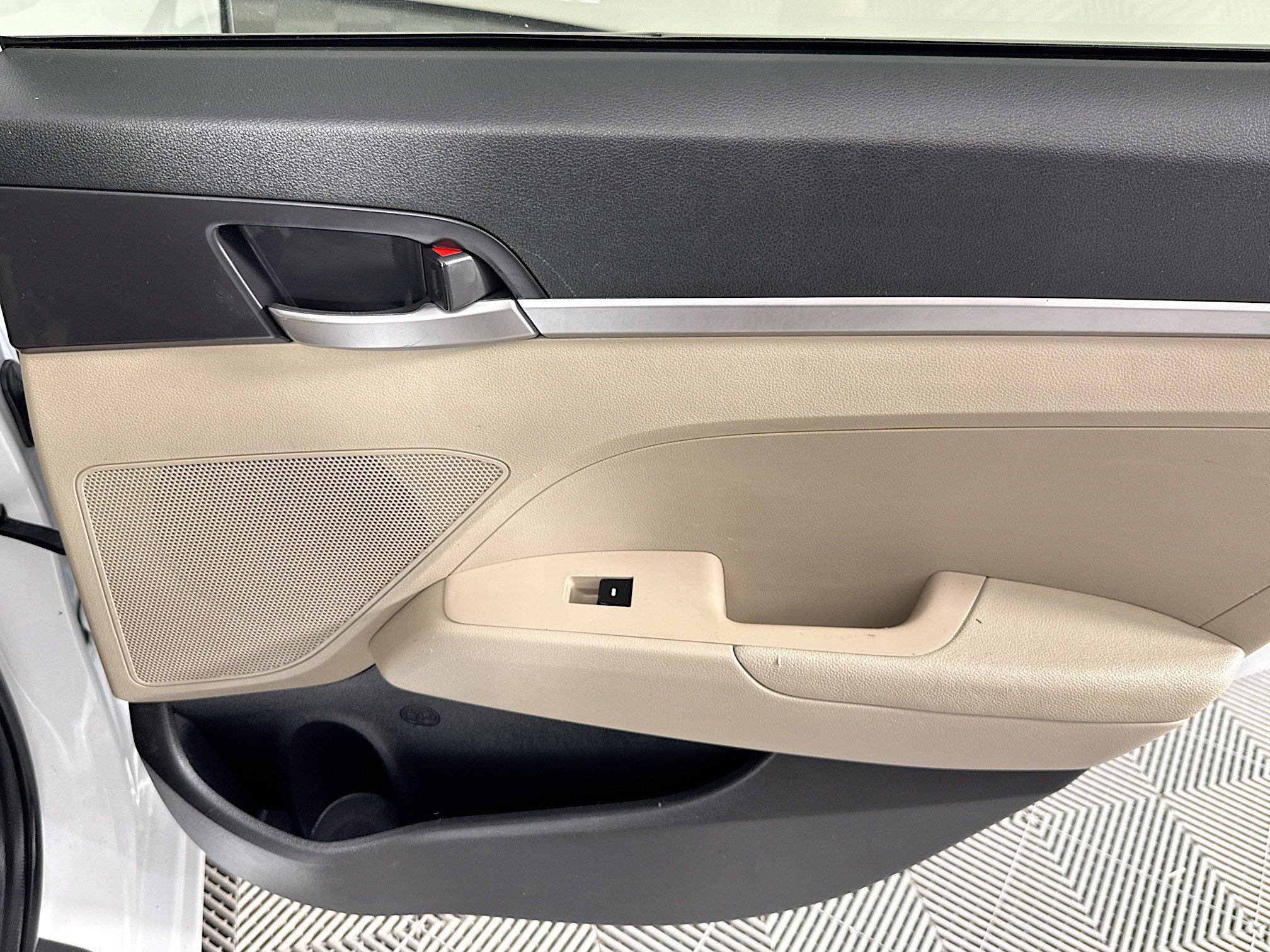 Used 2019 Hyundai Elantra SE FWD image 25