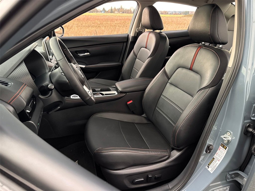 Used 2025 Nissan Sentra SR w/ SR Premium Package image 9