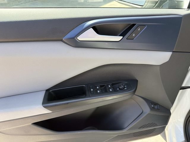 Certified 2023 Volkswagen Taos SE w/ Panoramic Sunroof Package FWD image 14