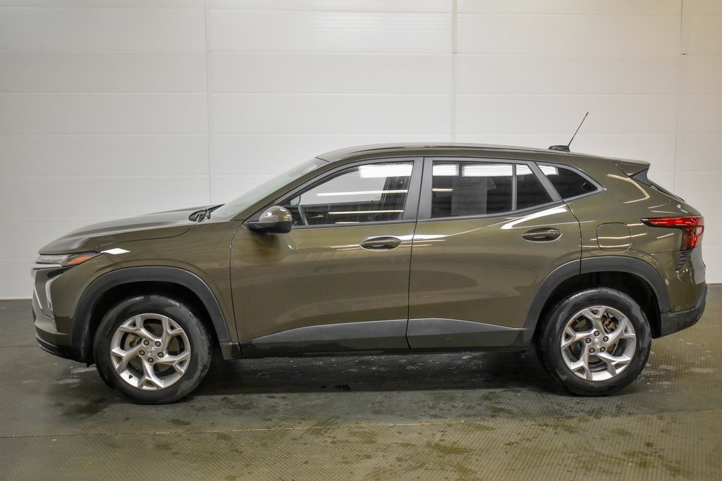 Used 2024 Chevrolet Trax LS w/ LS Convenience Package image 4