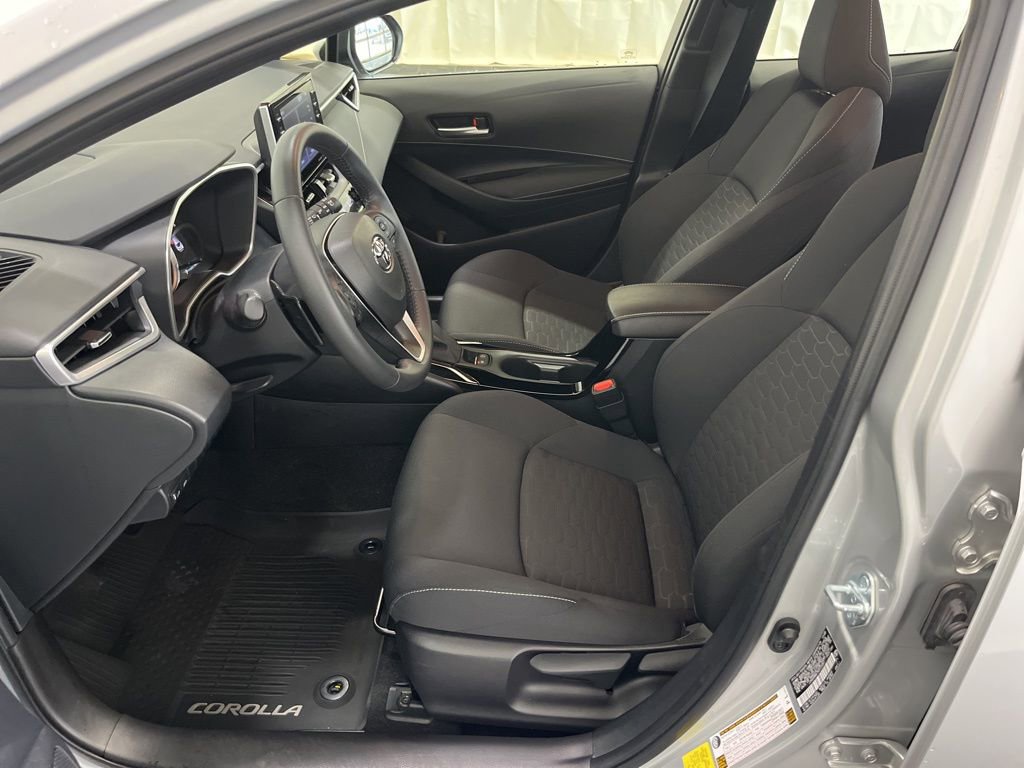 Used 2021 Toyota Corolla SE w/ SE Preferred Package image 3