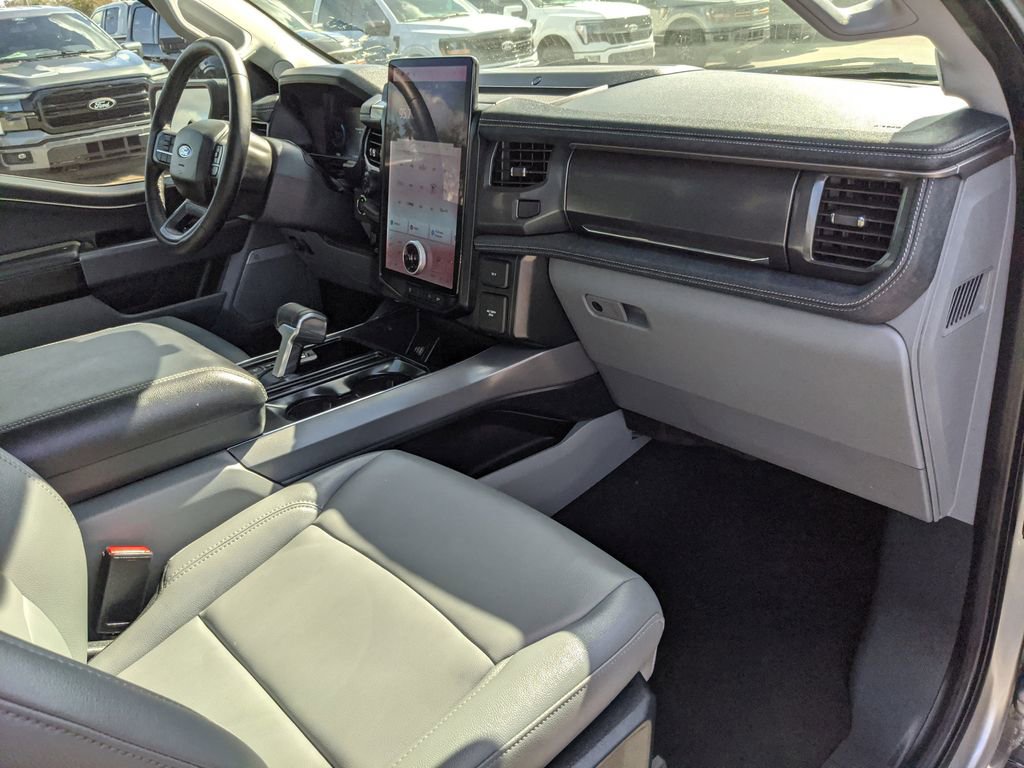 Used 2025 Ford F150 Lightning Flash image 14